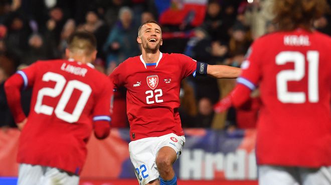 配合更显默 配合更显默